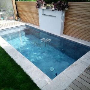 Skimmerbecken mit Wasserfall