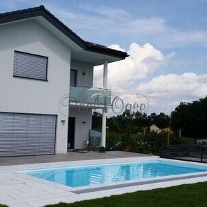 Pool mit weißer Folie